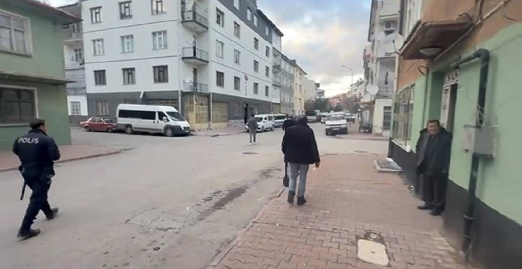 Konya'da 20 yıl hapis cezası vardı! Bıçak ve tabancayla polise direndiler 3